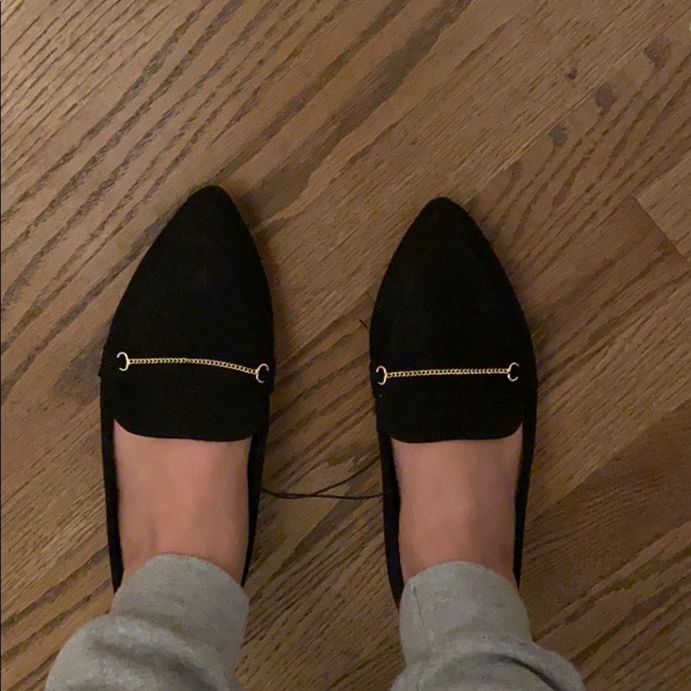 Adorable brand new black and gold flats 🤩